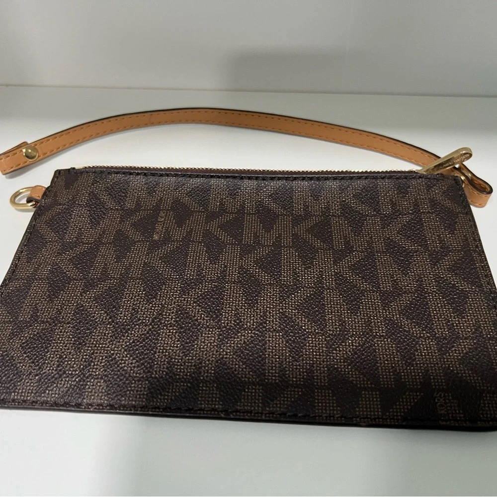 Michael Kors Brown Wristlet, wallet or insert - Picture 2 of 11